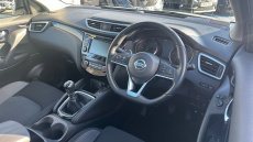 Nissan Qashqai 1.3 DiG-T N-Connecta 5dr [Glass Roof Pack] Petrol Hatchback